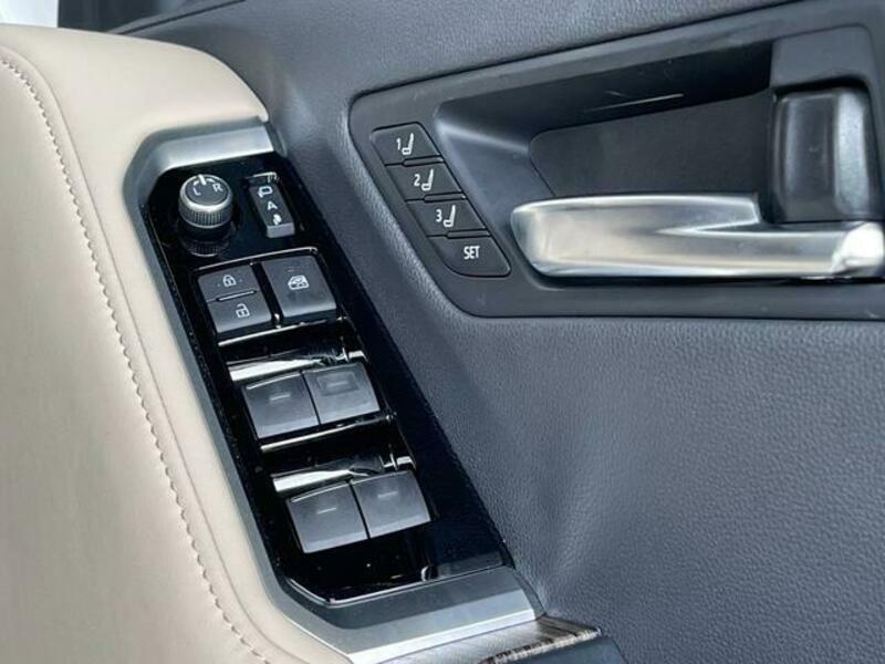 LAND CRUISER