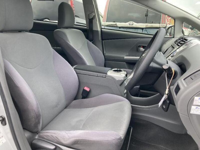 PRIUS ALPHA