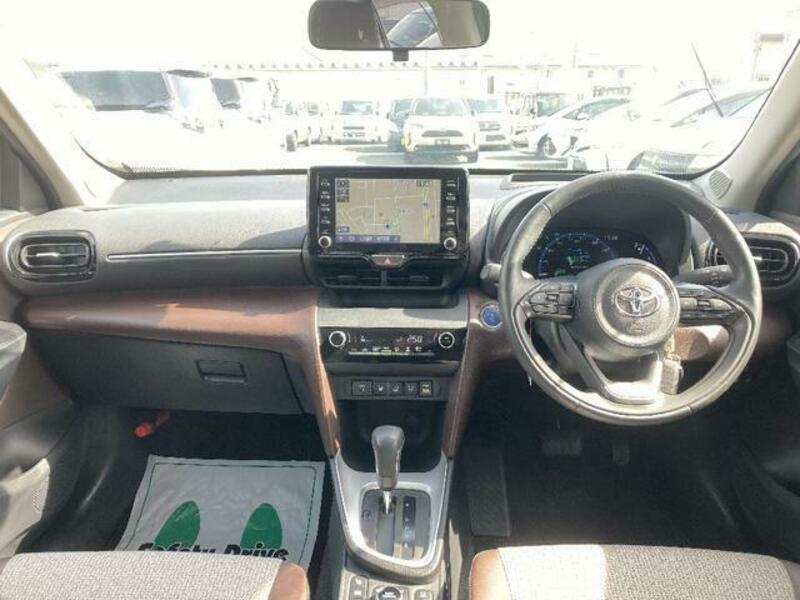 YARIS CROSS