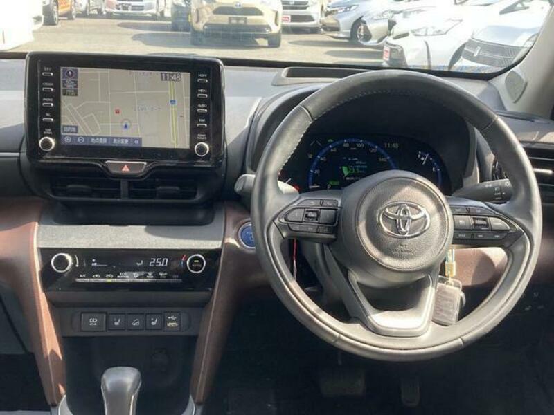 YARIS CROSS