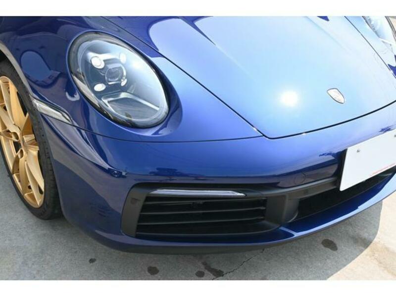 911