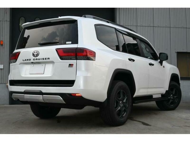 LAND CRUISER
