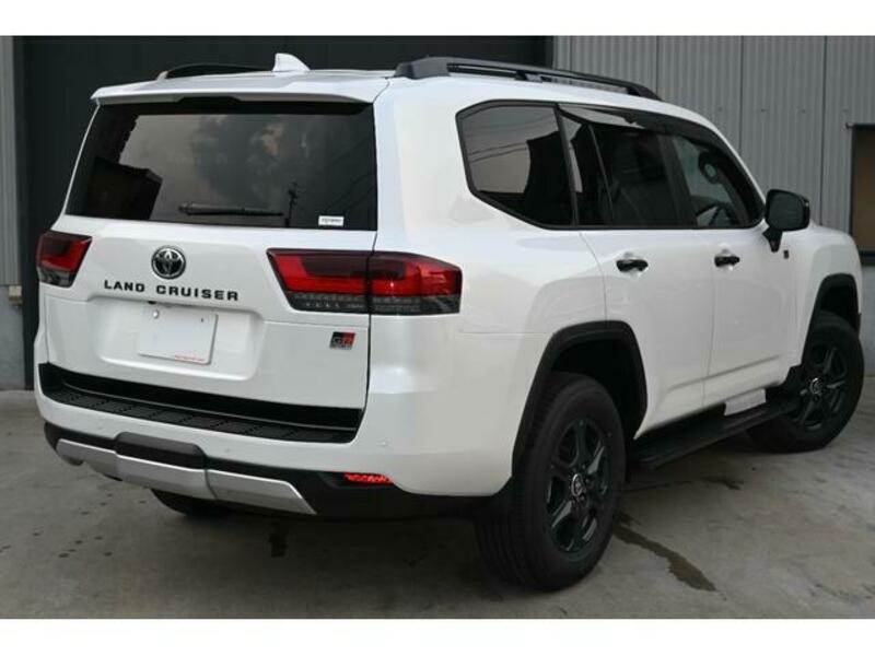 LAND CRUISER