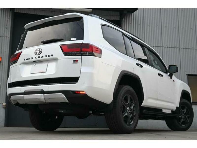 LAND CRUISER