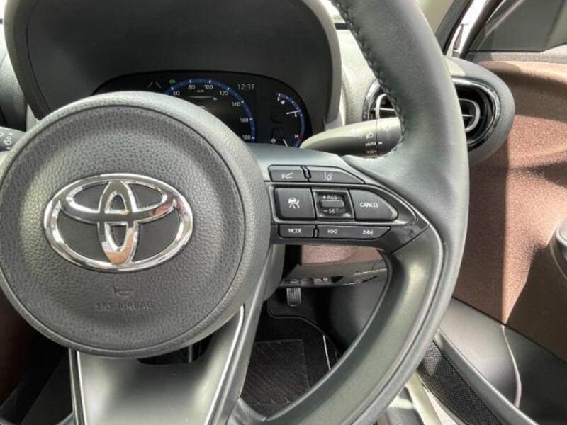 YARIS CROSS