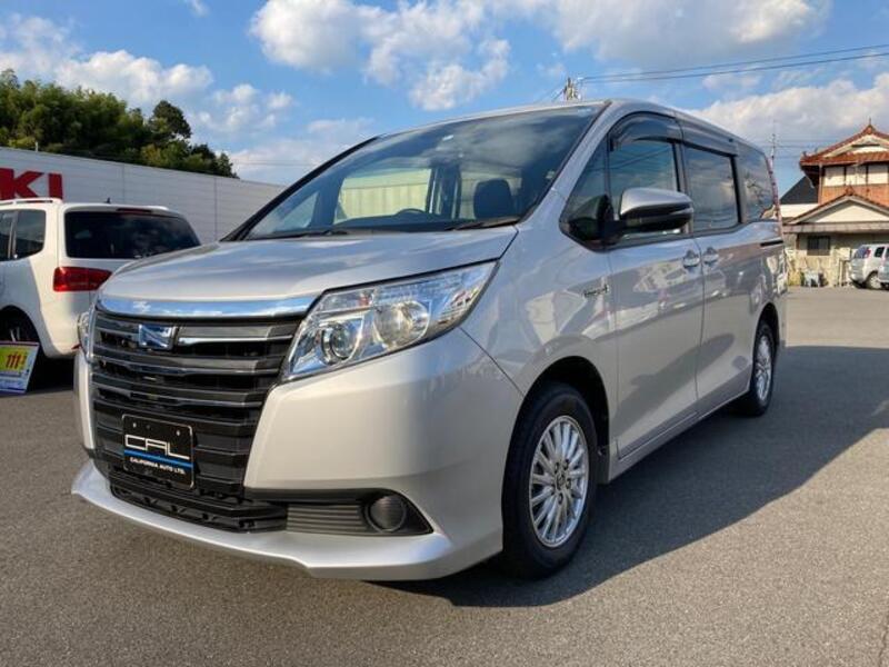 TOYOTA NOAH