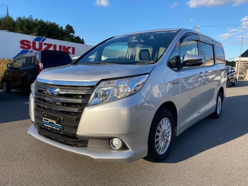 TOYOTA NOAH