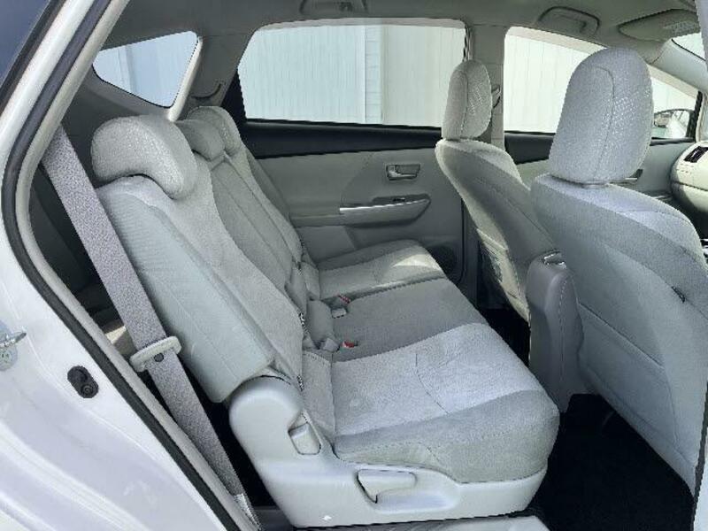 PRIUS ALPHA