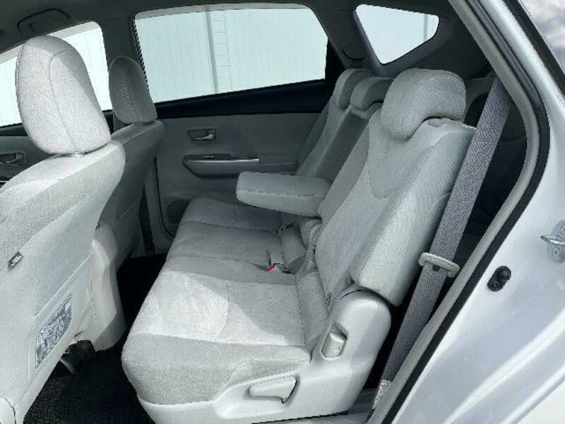 PRIUS ALPHA