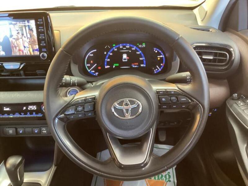 YARIS CROSS