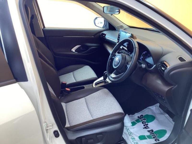 YARIS CROSS
