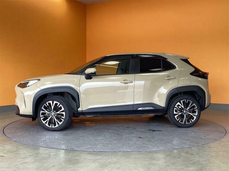 YARIS CROSS