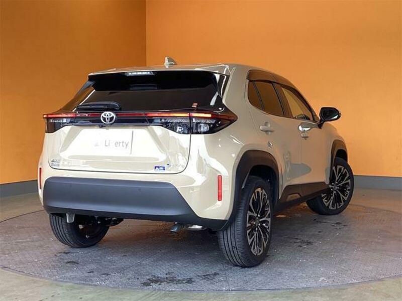 YARIS CROSS