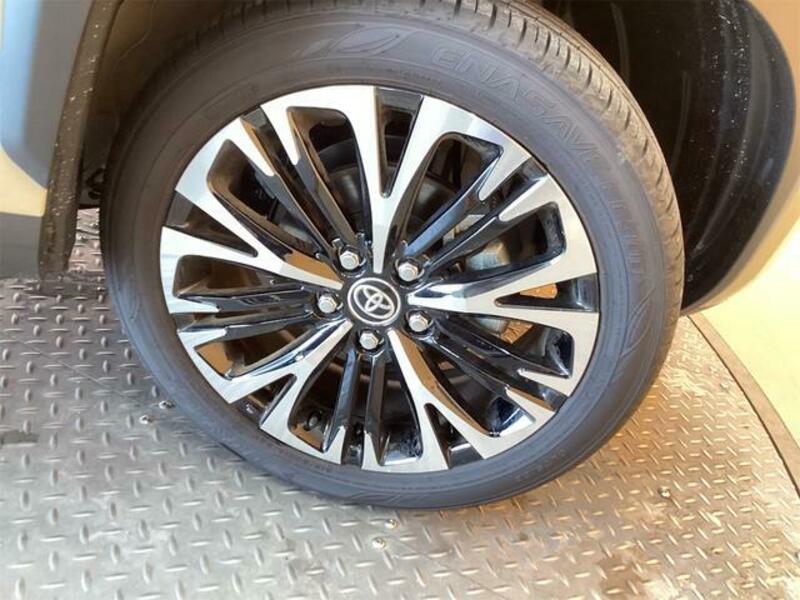 YARIS CROSS