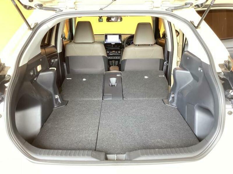 YARIS CROSS