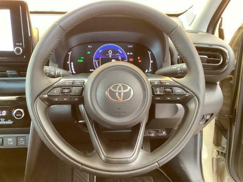 YARIS CROSS