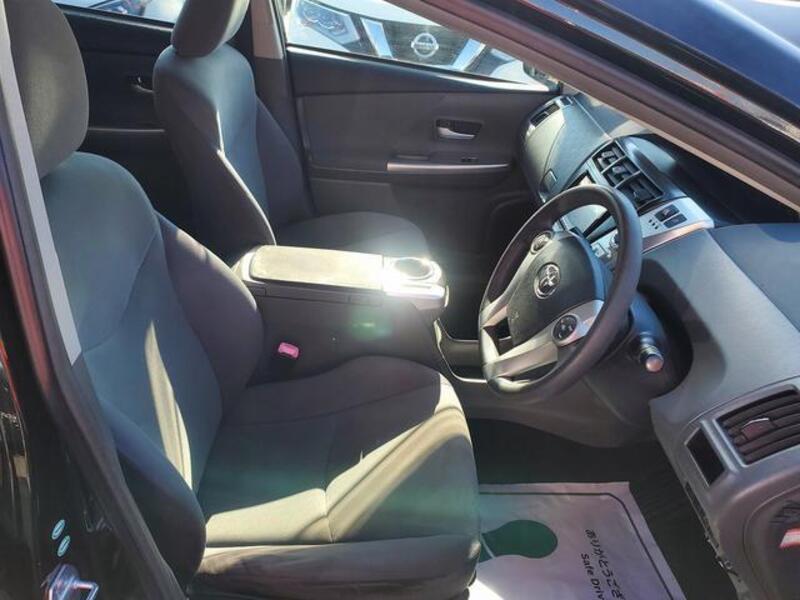 PRIUS ALPHA