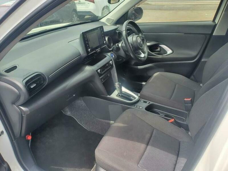 YARIS CROSS