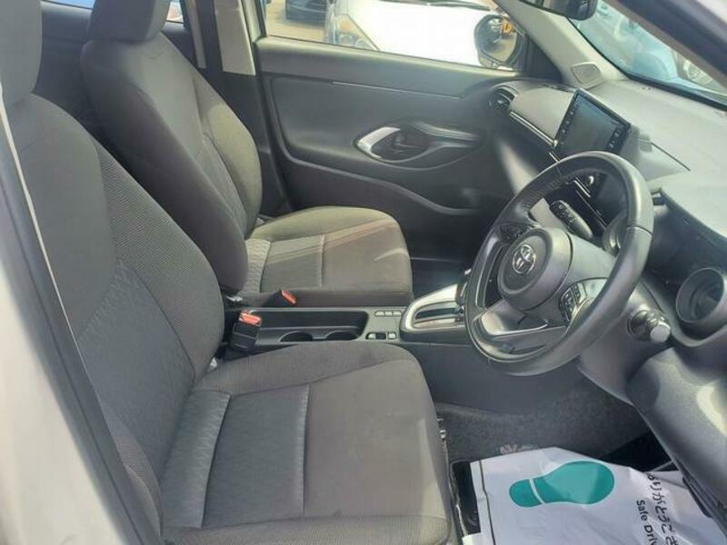 YARIS CROSS