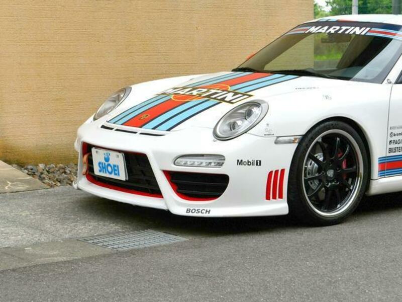 911
