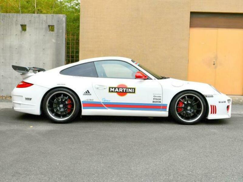 911