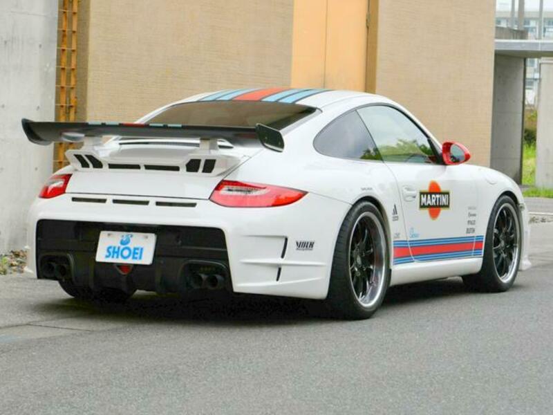 911