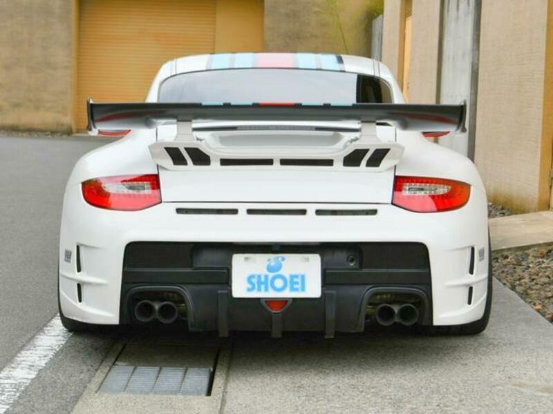 911