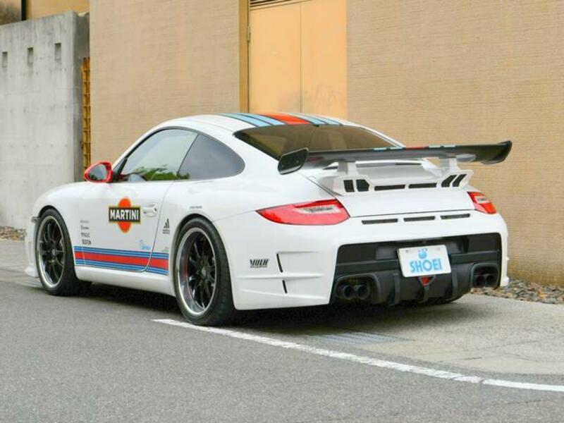911