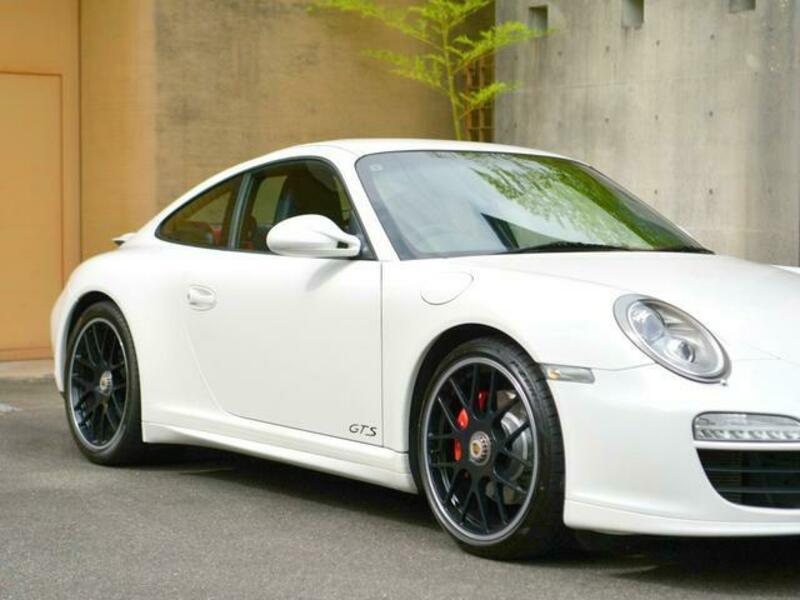 911