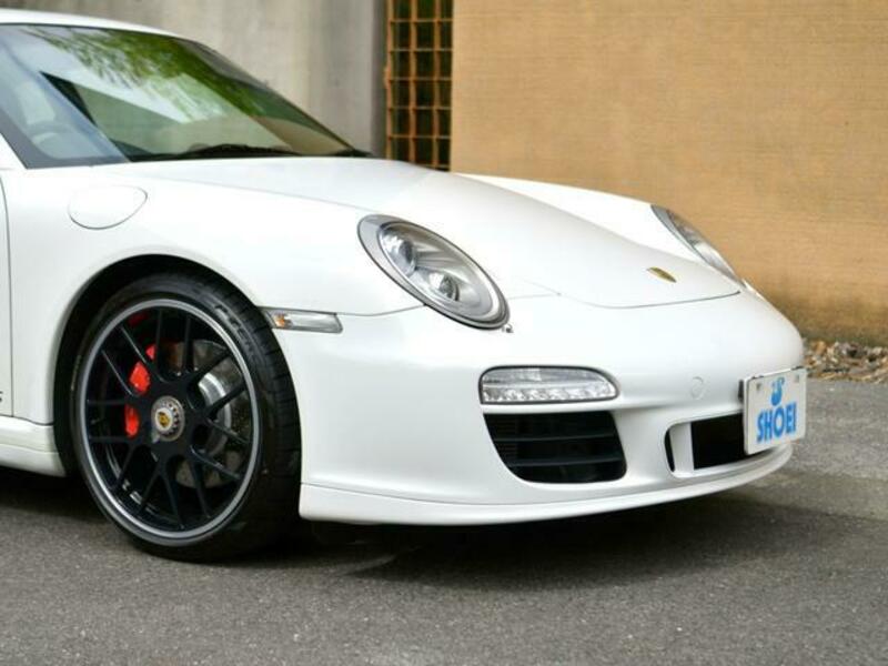 911