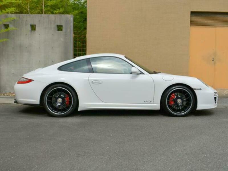 911