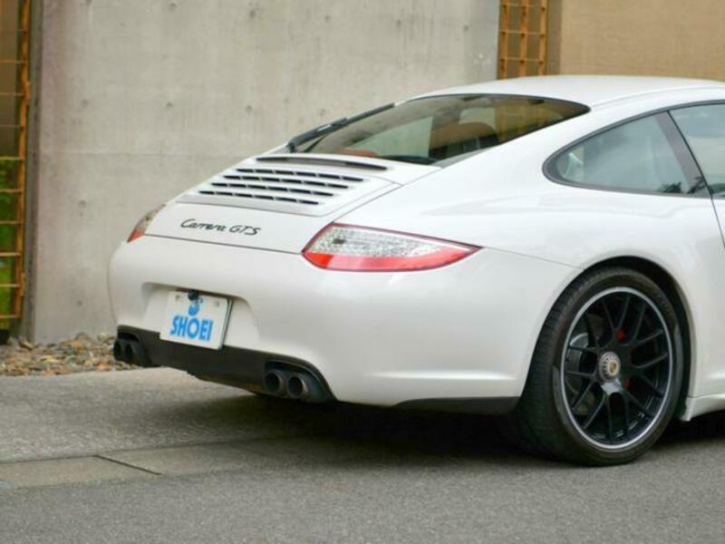 911