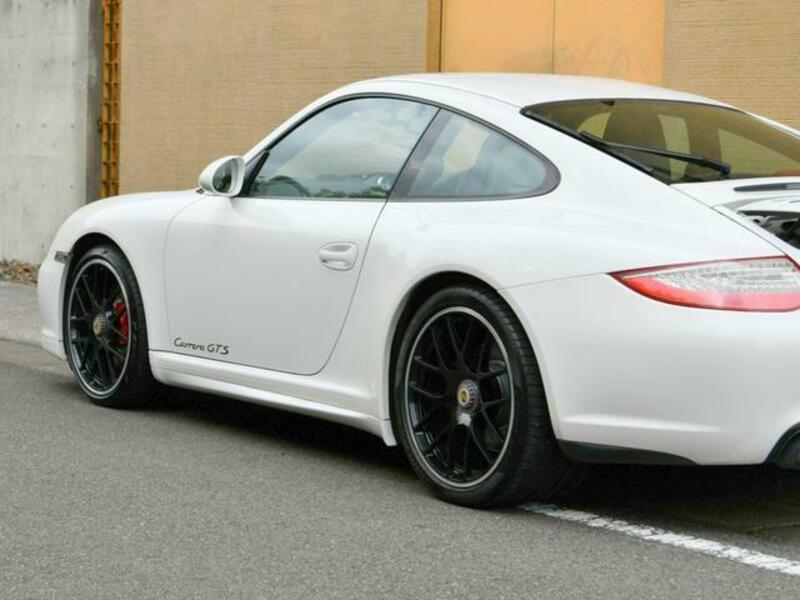 911