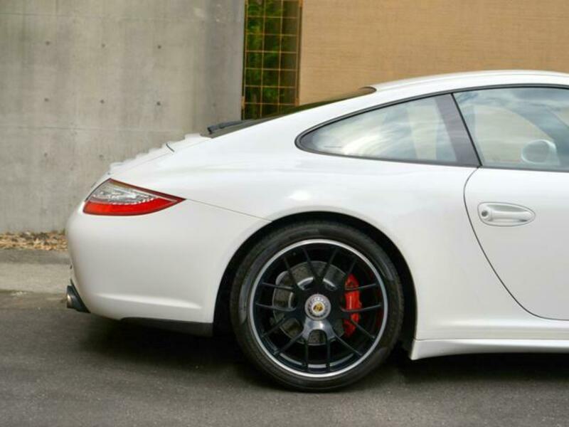 911