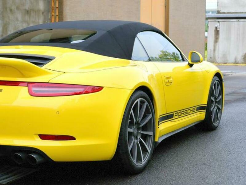 911
