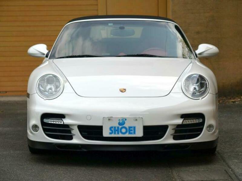 911
