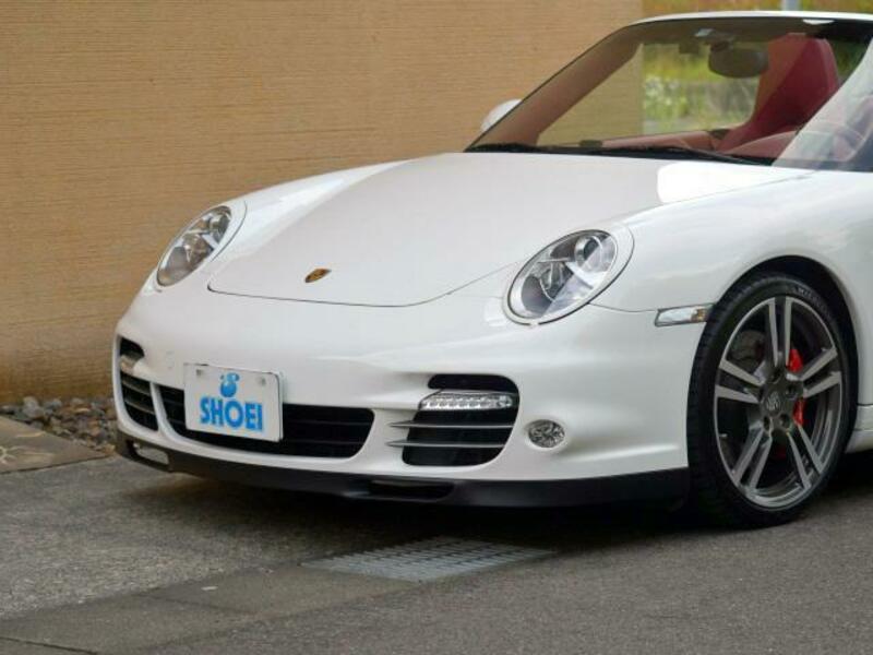 911