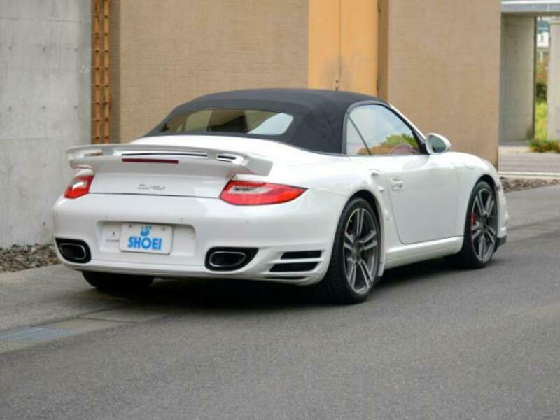 911
