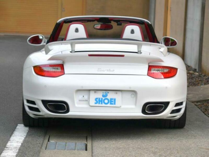 911