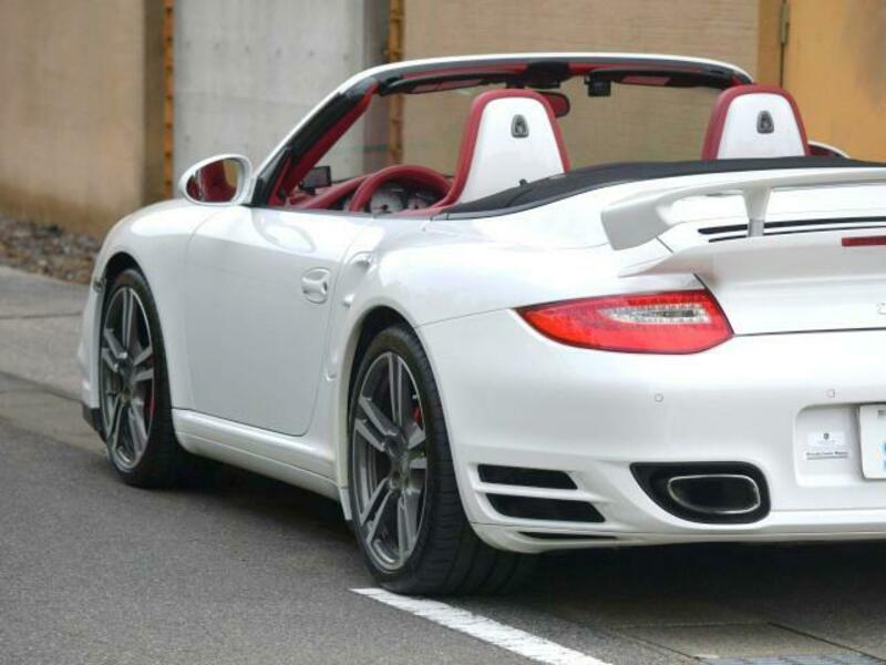 911