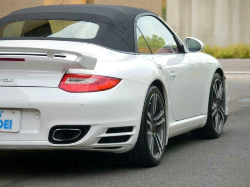 911