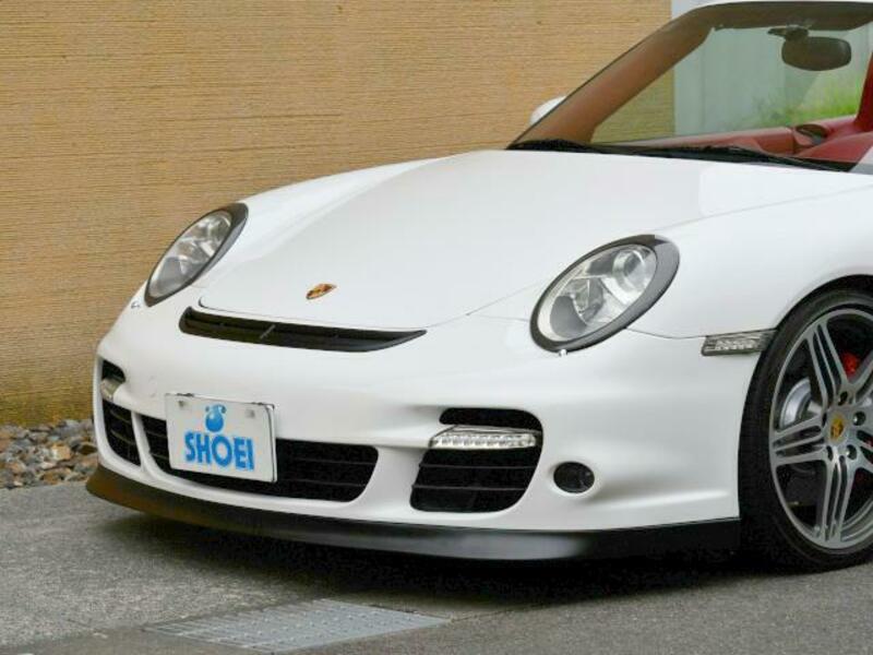 911