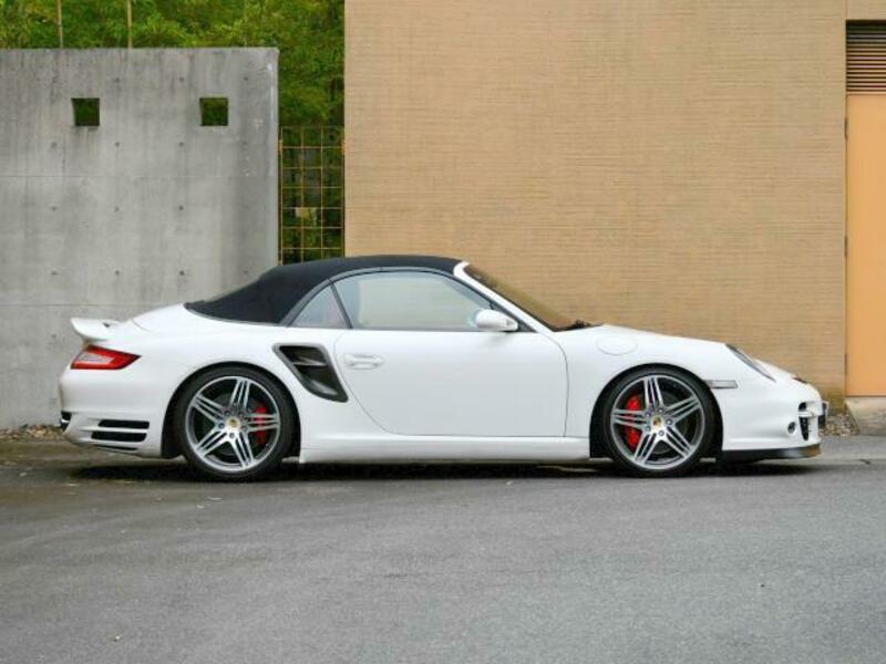 911