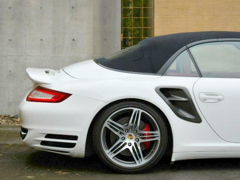 911