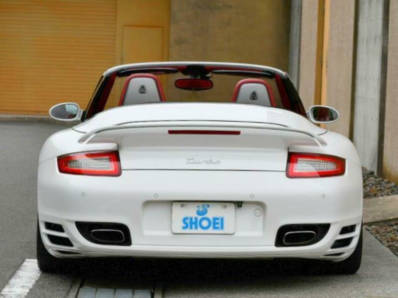 911
