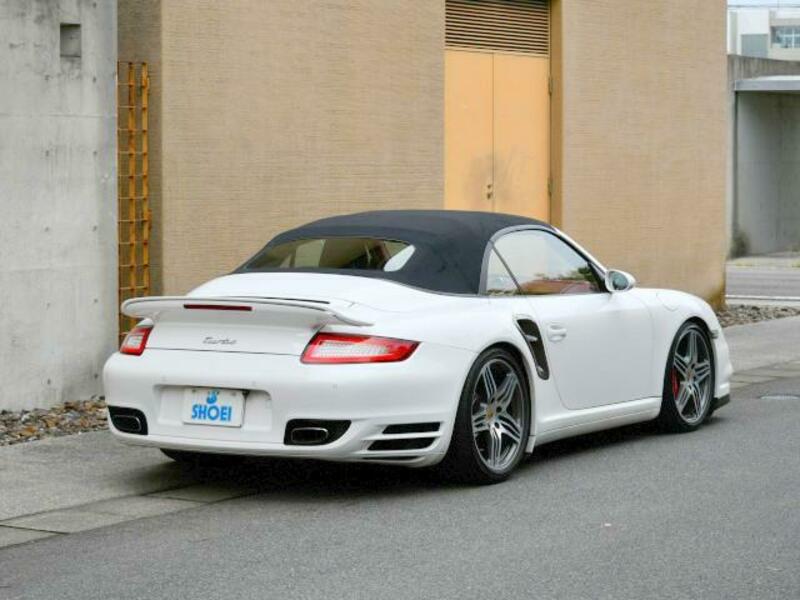 911