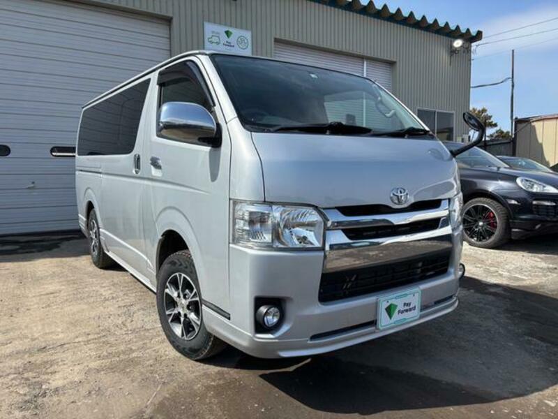 TOYOTA HIACE VAN