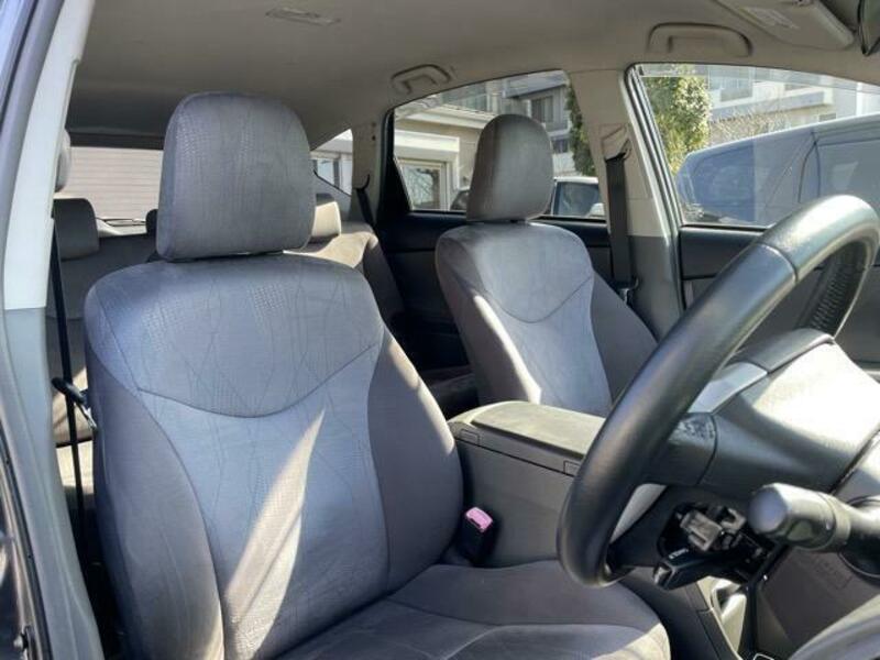 PRIUS ALPHA