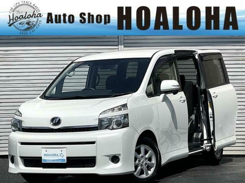 TOYOTA VOXY