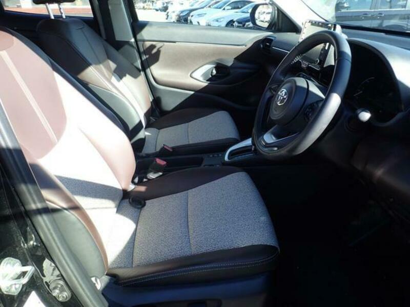 YARIS CROSS